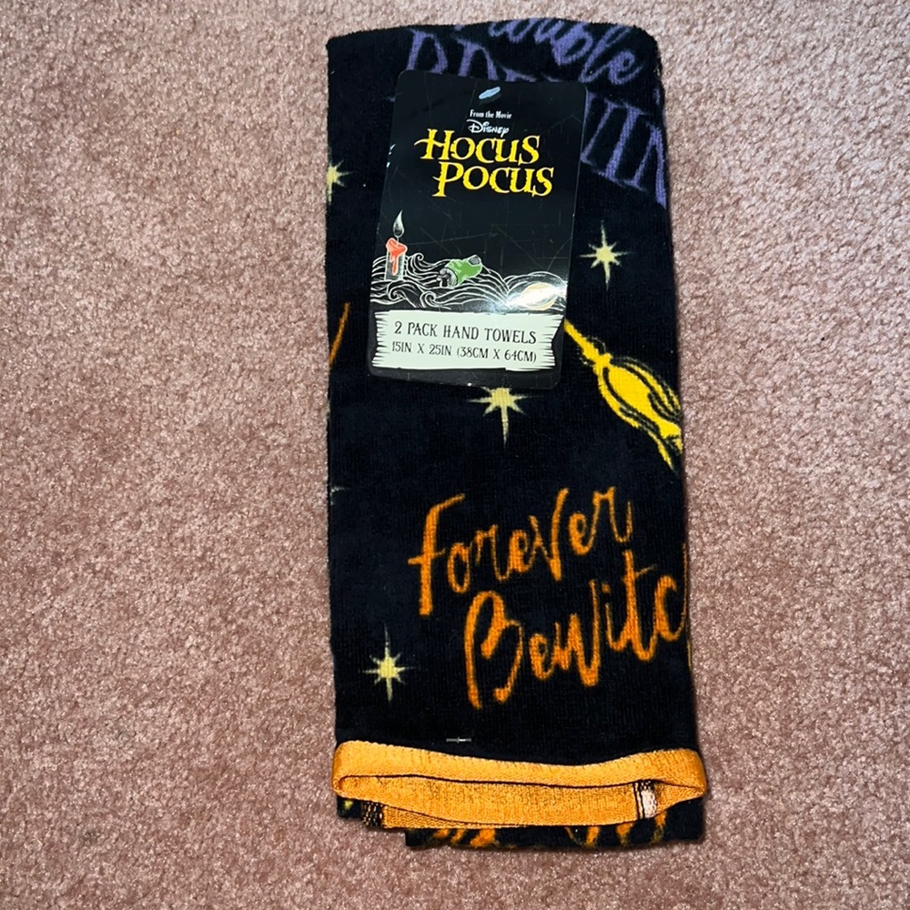NWT 2pk Disney Hocus Pocus Movie Hand Towels